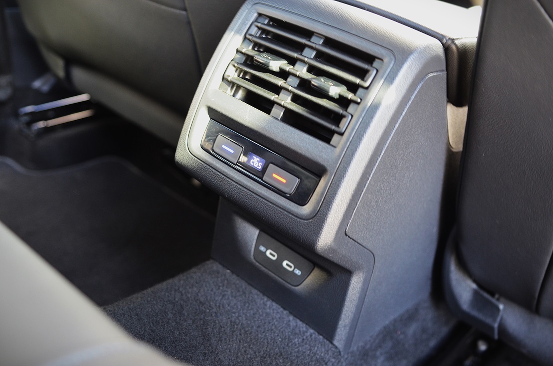VW Golf VIII 2.0 Tdi R-Line DSG 150cv 5p., miniatura 23