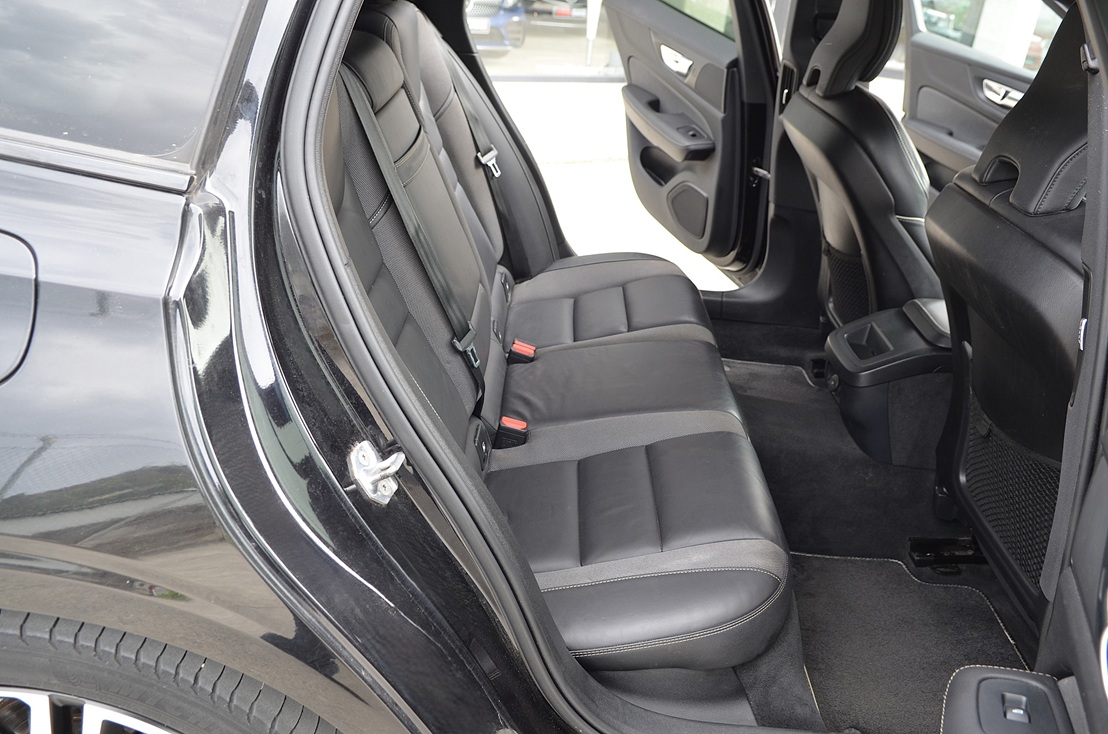 Volvo V60 2.0 D3 150cv R-Design Exclusive 5p, miniatura 8