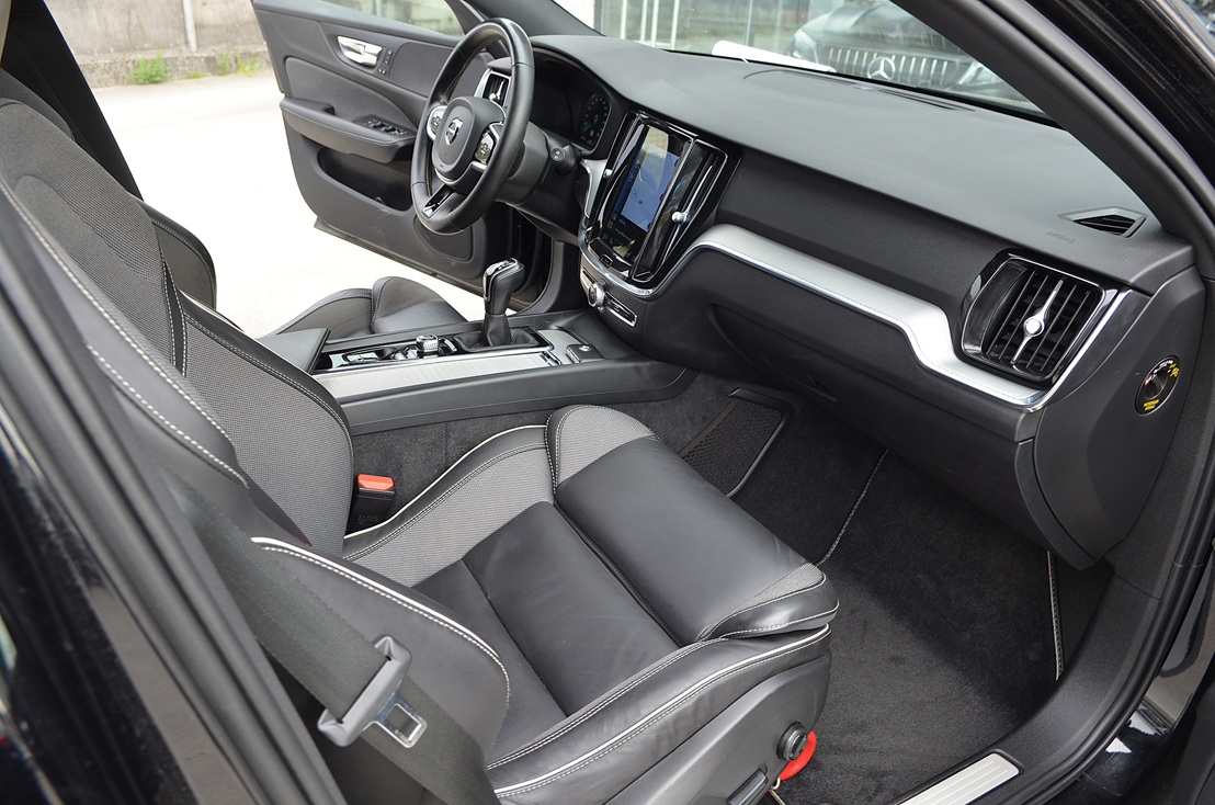 Volvo V60 2.0 D3 150cv R-Design Exclusive 5p, miniatura 7