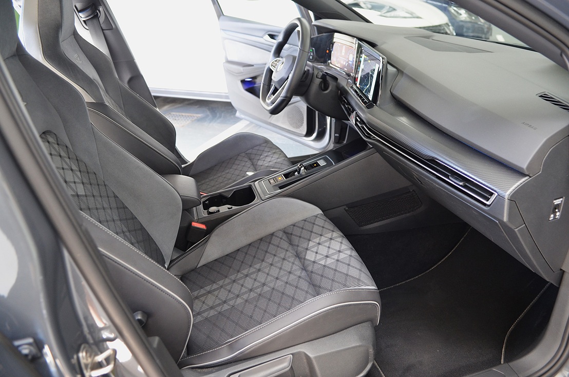 VW Golf VIII 2.0 Tdi R-Line DSG 150cv 5p., miniatura 7