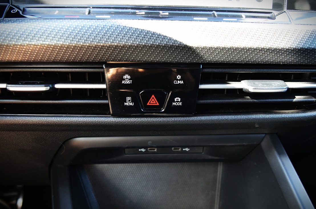 VW Golf VIII 2.0 Tdi R-Line DSG 150cv 5p., miniatura 21