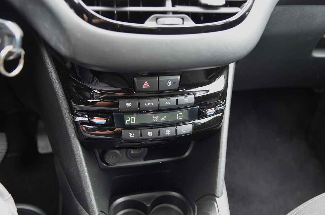 Peugeot 208 Premium Pack 1.5 HDi 100CV 5p., miniatura 15