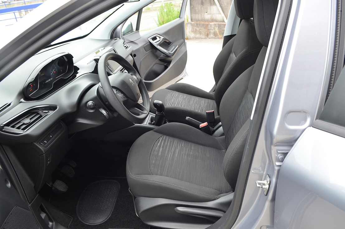 Peugeot 208 Premium Pack 1.5 HDi 100CV 5p., miniatura 5